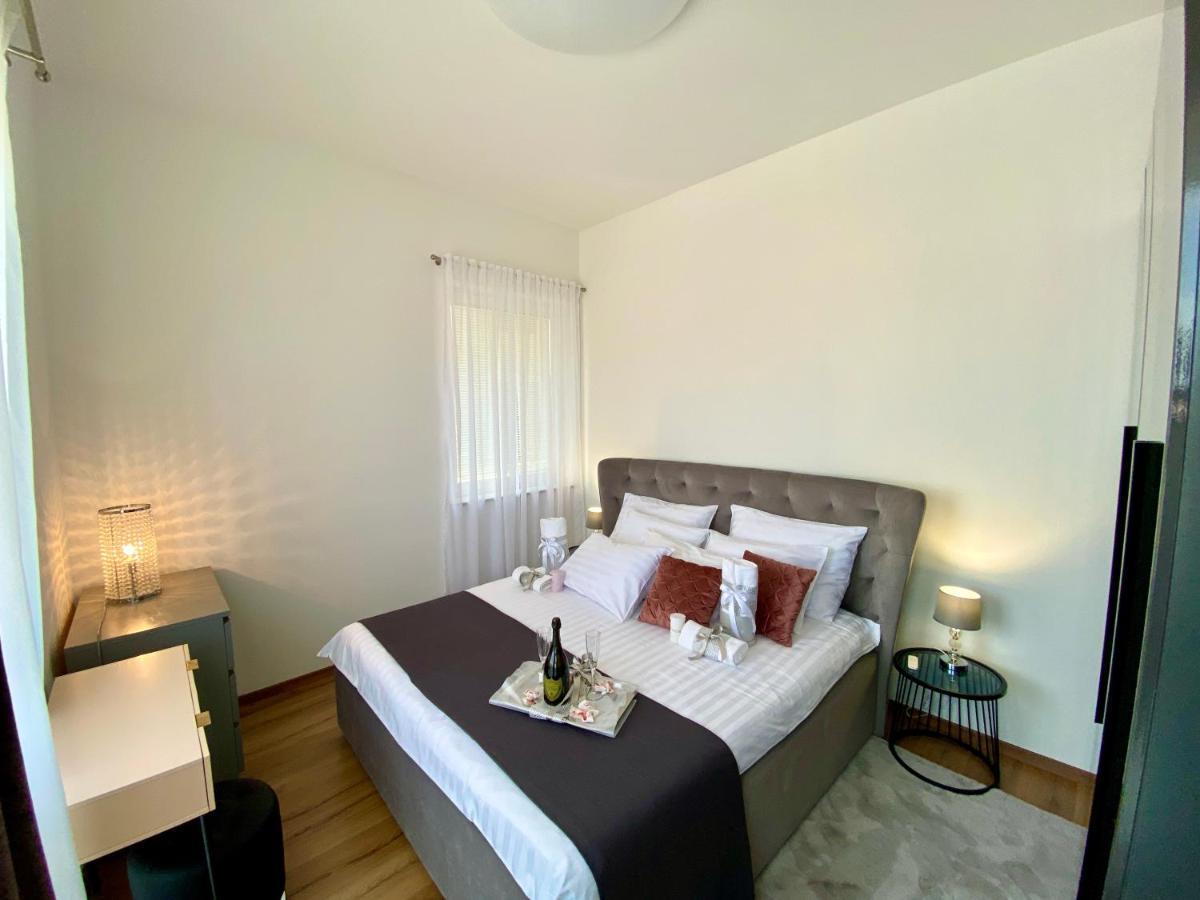 Apartman Sogni D'Oro Lägenhet Pula Exteriör bild